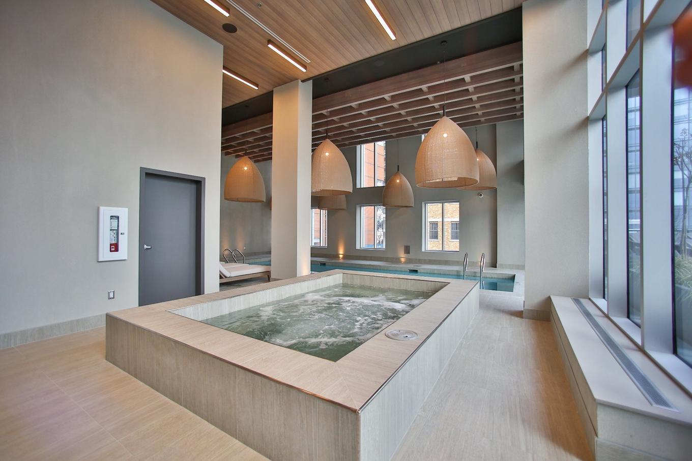 Hot tub - 3902-1288 Rue St-Antoine O., Montréal (Ville-Marie), QC - Photo Showing Other Room