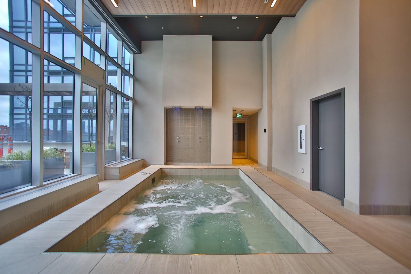 Hot tub - 3902-1288 Rue St-Antoine O., Montréal (Ville-Marie), QC - Indoor Photo Showing Other Room