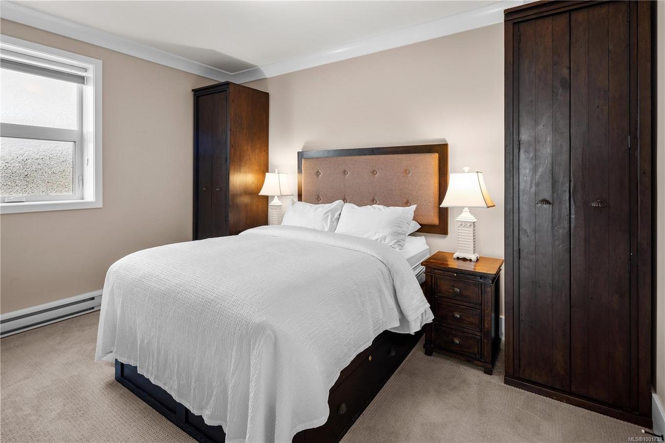 42B-1000 Sookepoint Pl, Sooke, BC - Indoor Photo Showing Bedroom