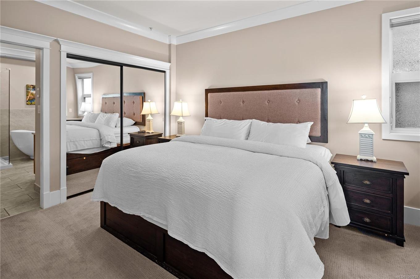 42B-1000 Sookepoint Pl, Sooke, BC - Indoor Photo Showing Bedroom