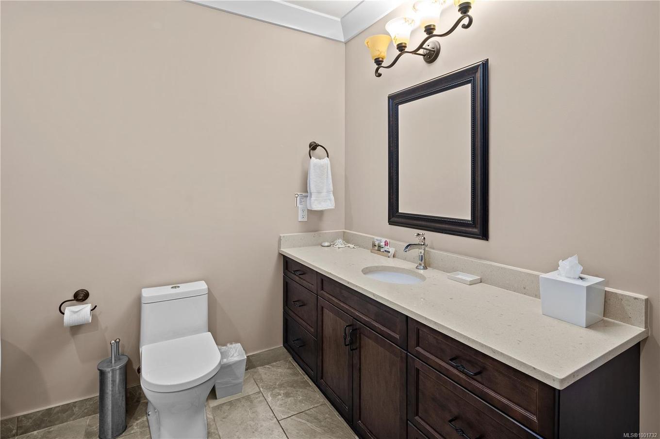 42B-1000 Sookepoint Pl, Sooke, BC - Indoor Photo Showing Bathroom