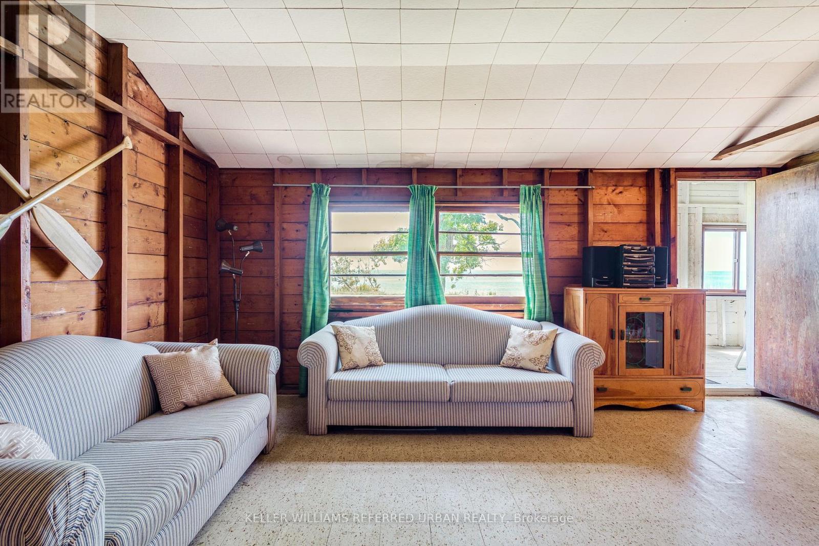 845 Lakeshore Road, Haldimand, ON - Indoor Photo Showing Living Room