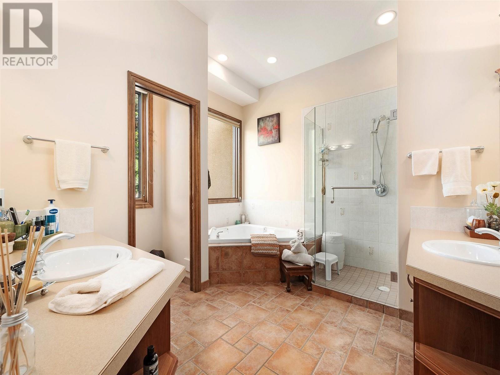 9900 Eastside Road Unit# 9, Vernon, BC - Indoor Photo Showing Bathroom