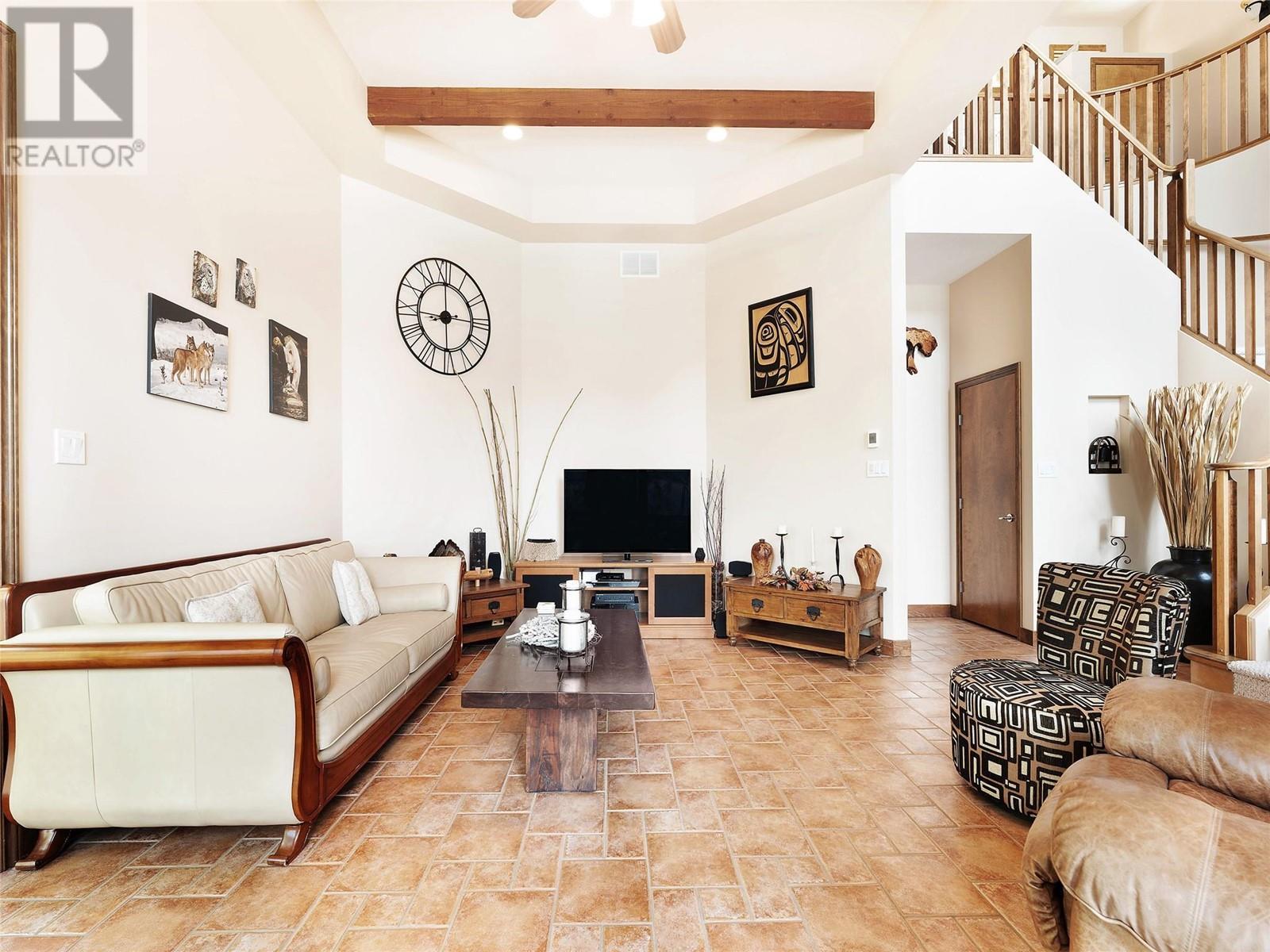 9900 Eastside Road Unit# 9, Vernon, BC - Indoor Photo Showing Living Room