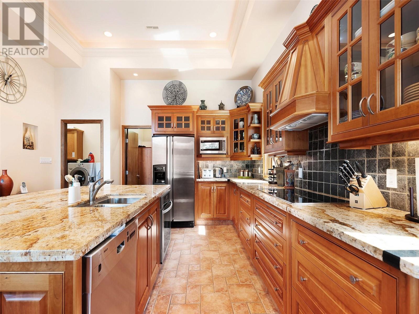 9900 Eastside Road Unit# 9, Vernon, BC - Indoor Photo Showing Kitchen With Double Sink