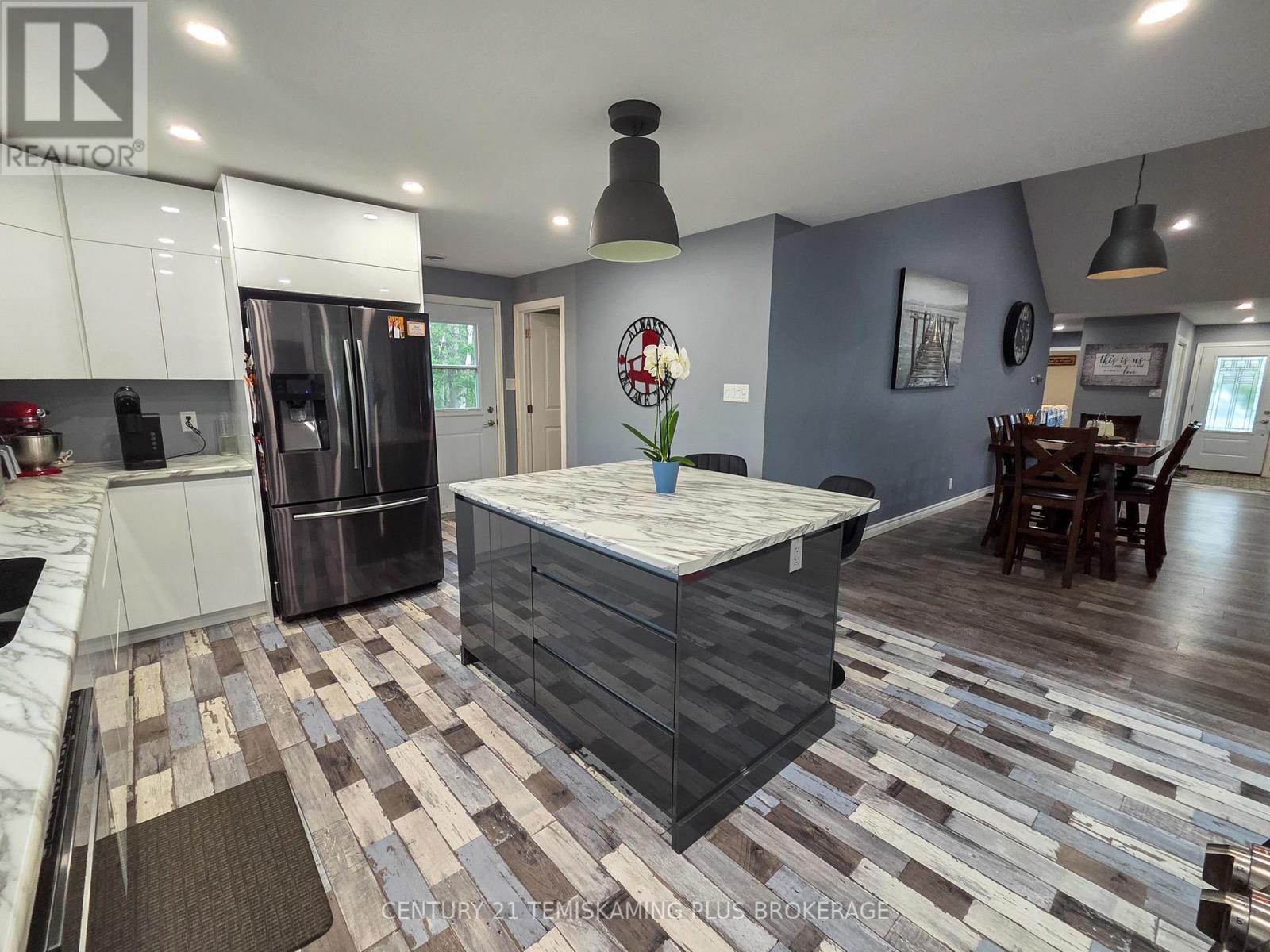794022 Island Road, Charlton And Dack, ON - Indoor Photo Showing Kitchen