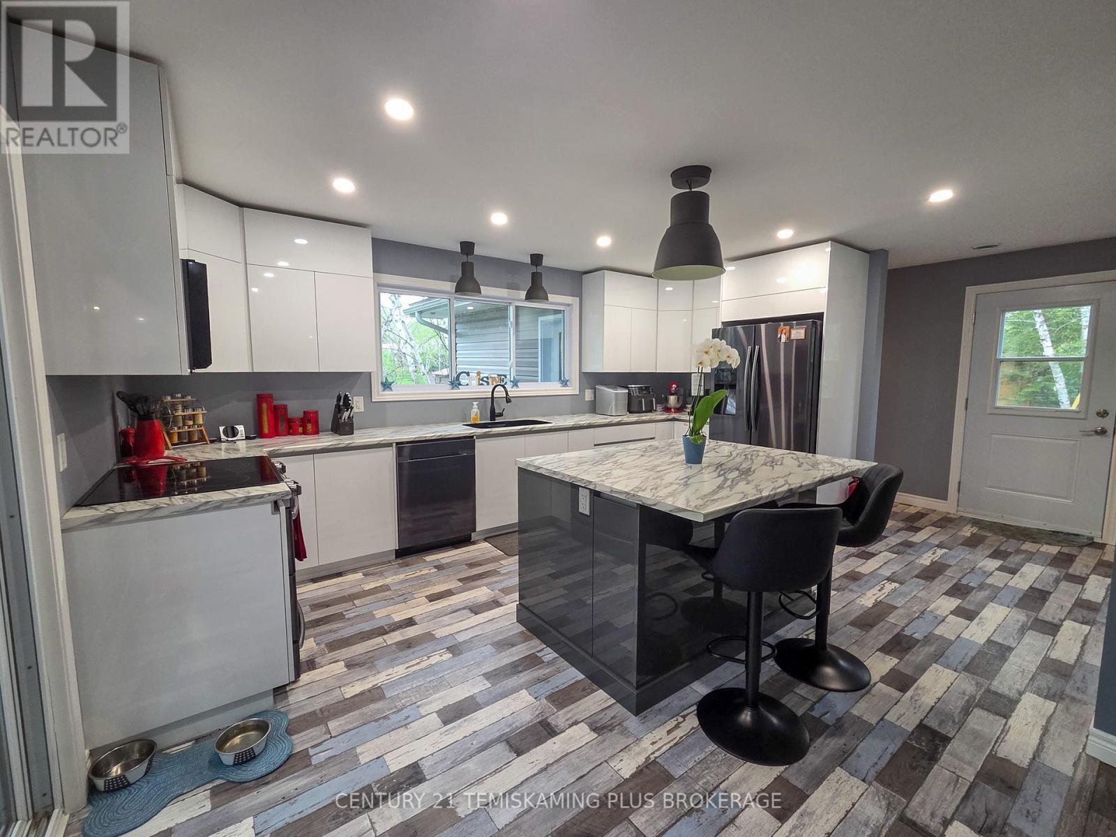 794022 Island Road, Charlton And Dack, ON - Indoor Photo Showing Kitchen With Upgraded Kitchen