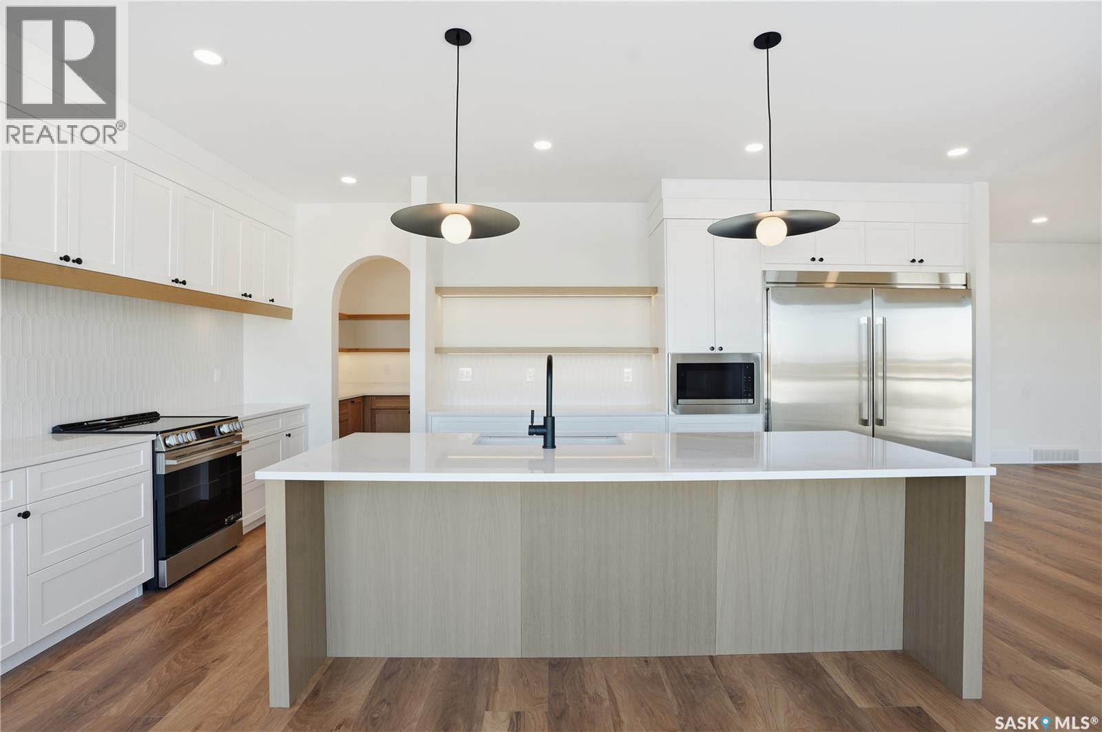 436 Augusta Boulevard, Warman, SK - Indoor Photo Showing Kitchen With Upgraded Kitchen