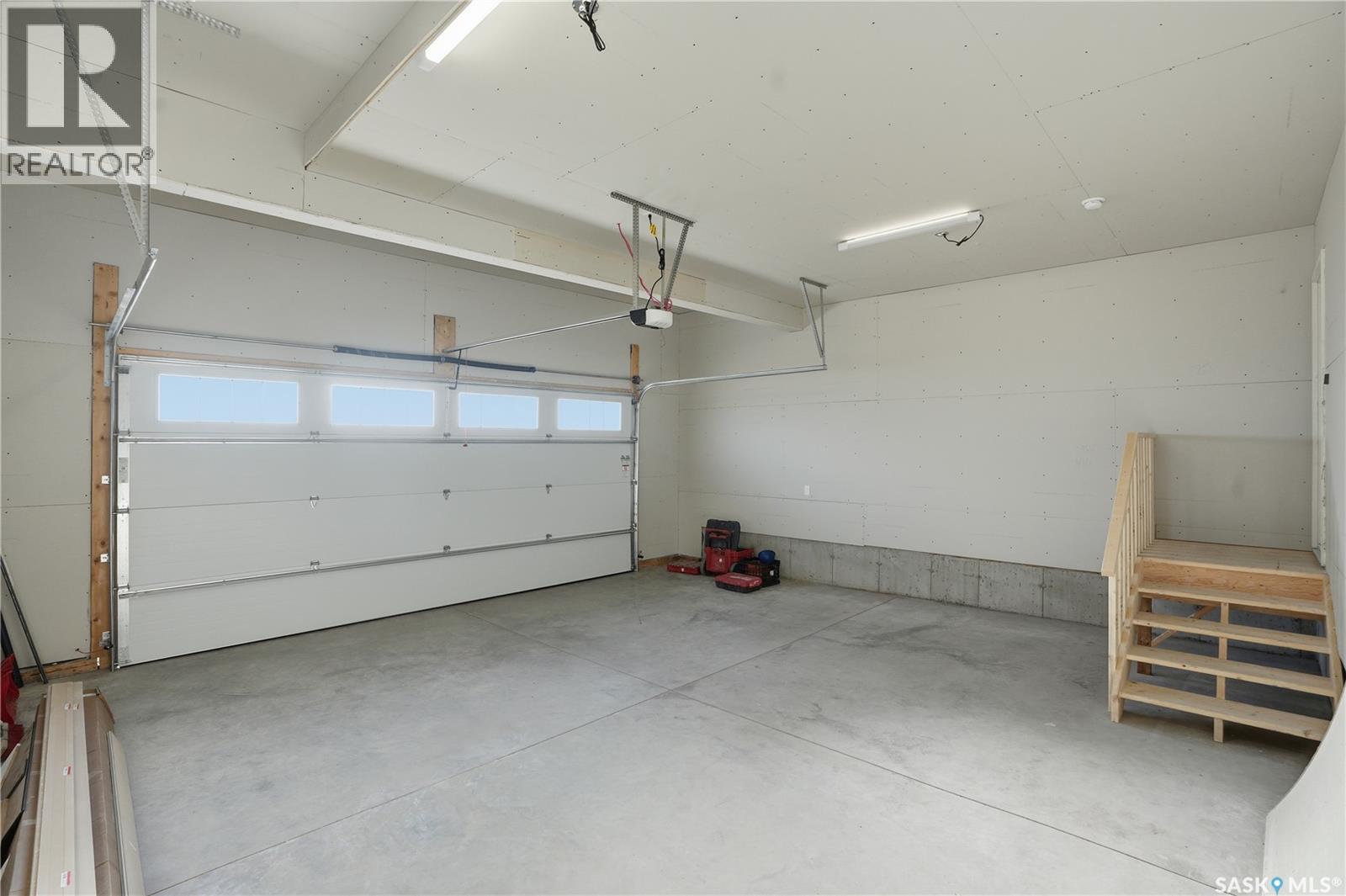 436 Augusta Boulevard, Warman, SK - Indoor Photo Showing Garage