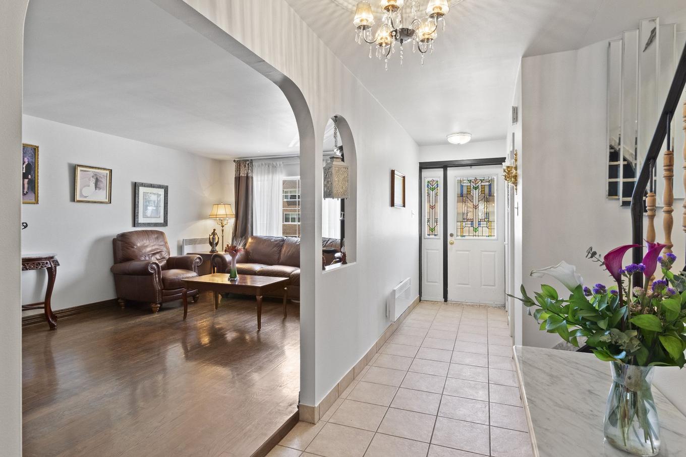 Hall d'entrée/Vestibule - 6790 Rue St-Zotique E., Montréal (Mercier/Hochelaga-Maisonneuve), QC - Indoor