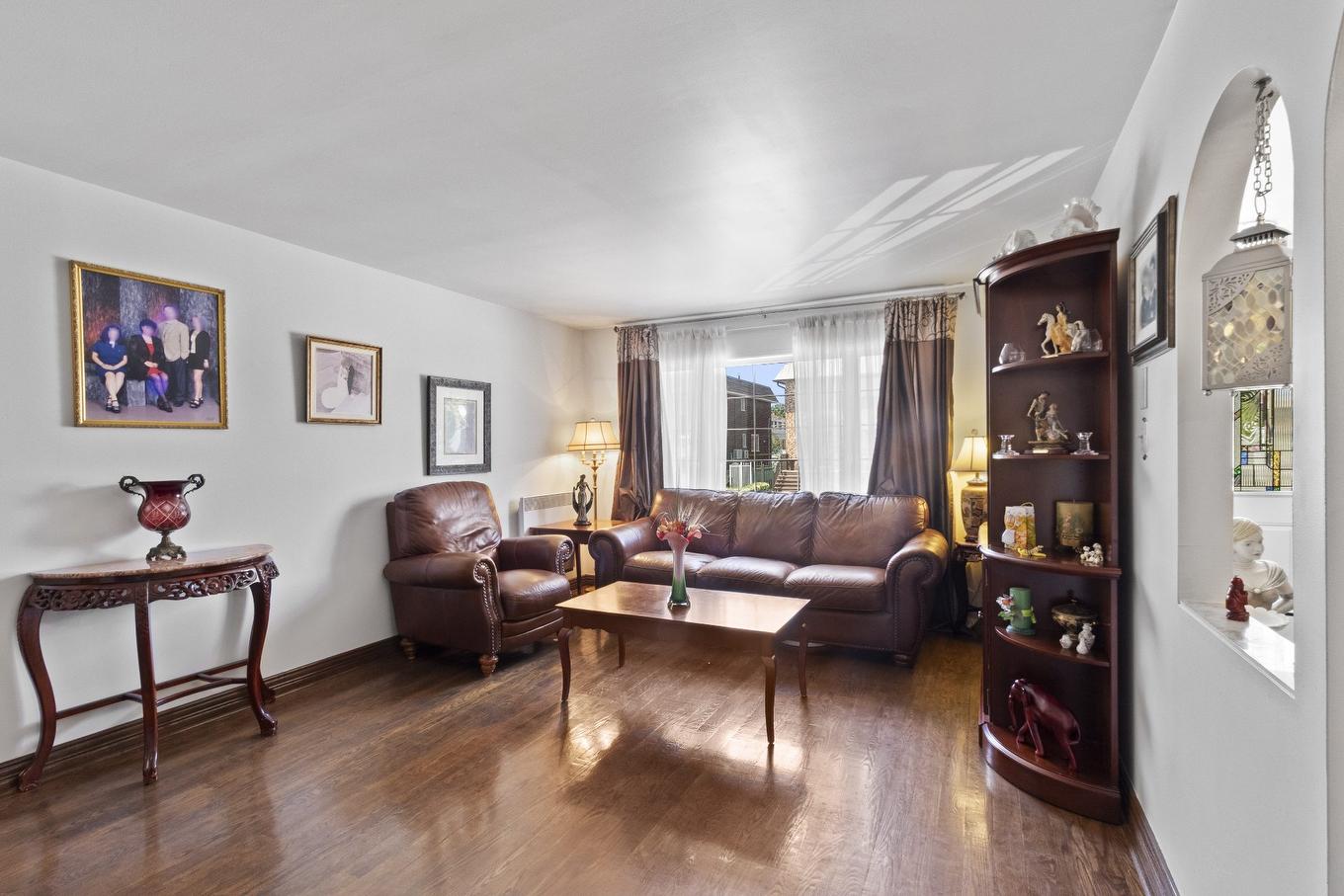 Salon - 6790 Rue St-Zotique E., Montréal (Mercier/Hochelaga-Maisonneuve), QC - Indoor Photo Showing Living Room