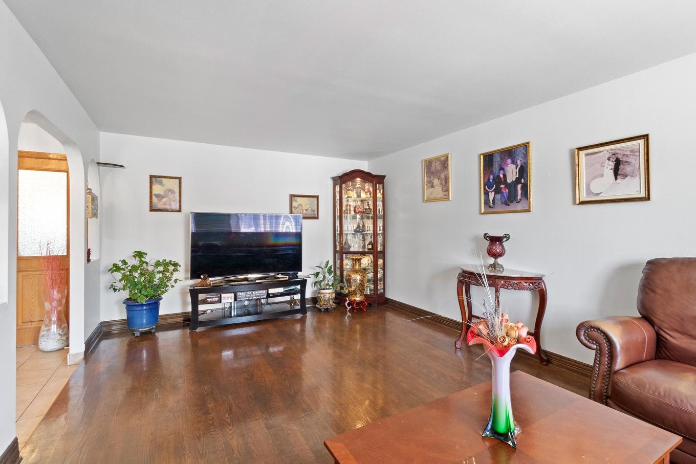 Salon - 6790 Rue St-Zotique E., Montréal (Mercier/Hochelaga-Maisonneuve), QC - Indoor Photo Showing Living Room