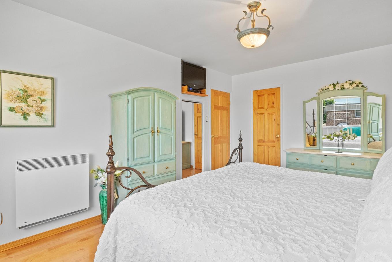 Chambre à coucher principale - 6790 Rue St-Zotique E., Montréal (Mercier/Hochelaga-Maisonneuve), QC - Indoor Photo Showing Bedroom