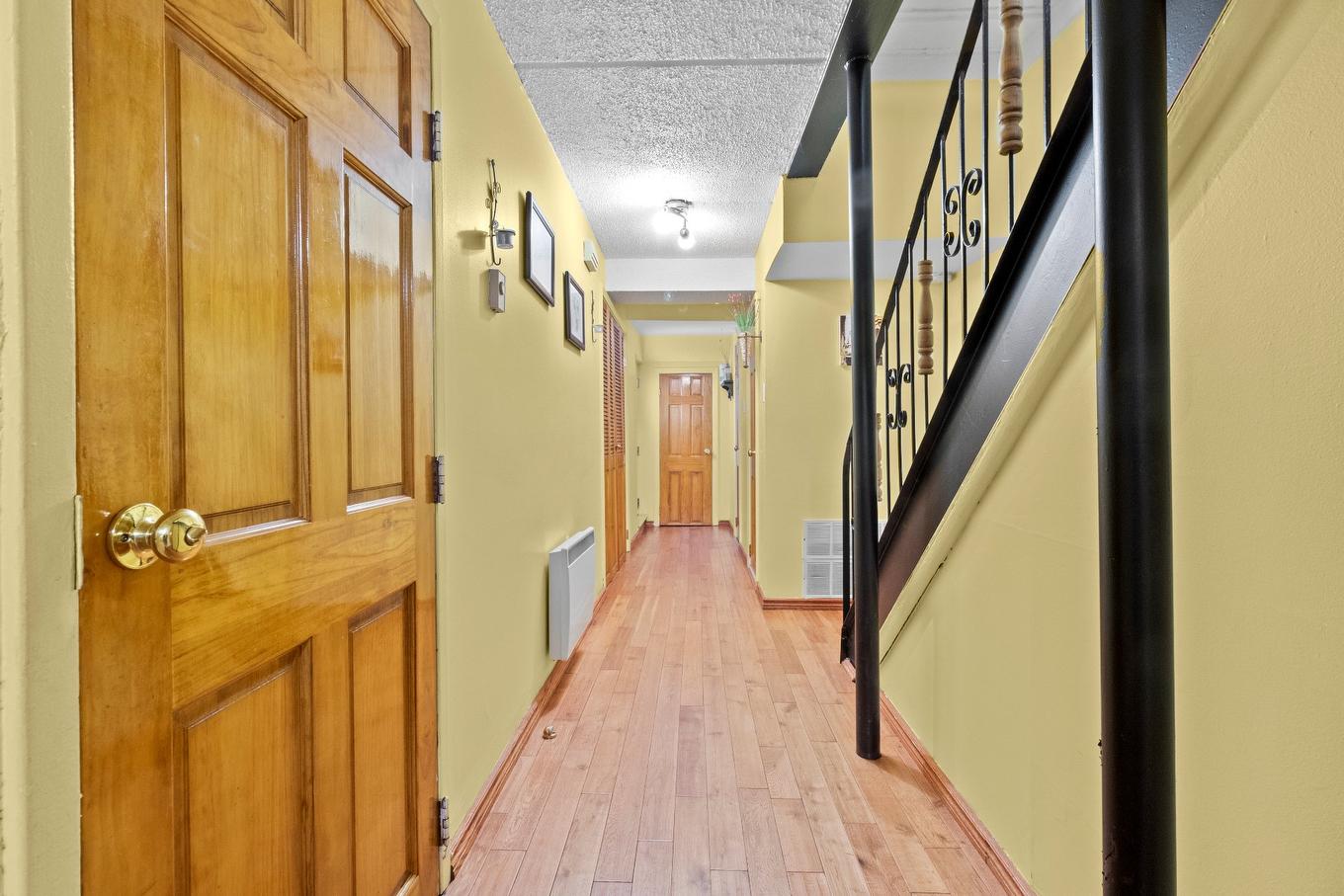 Corridor - 6790 Rue St-Zotique E., Montréal (Mercier/Hochelaga-Maisonneuve), QC - Indoor Photo Showing Other Room