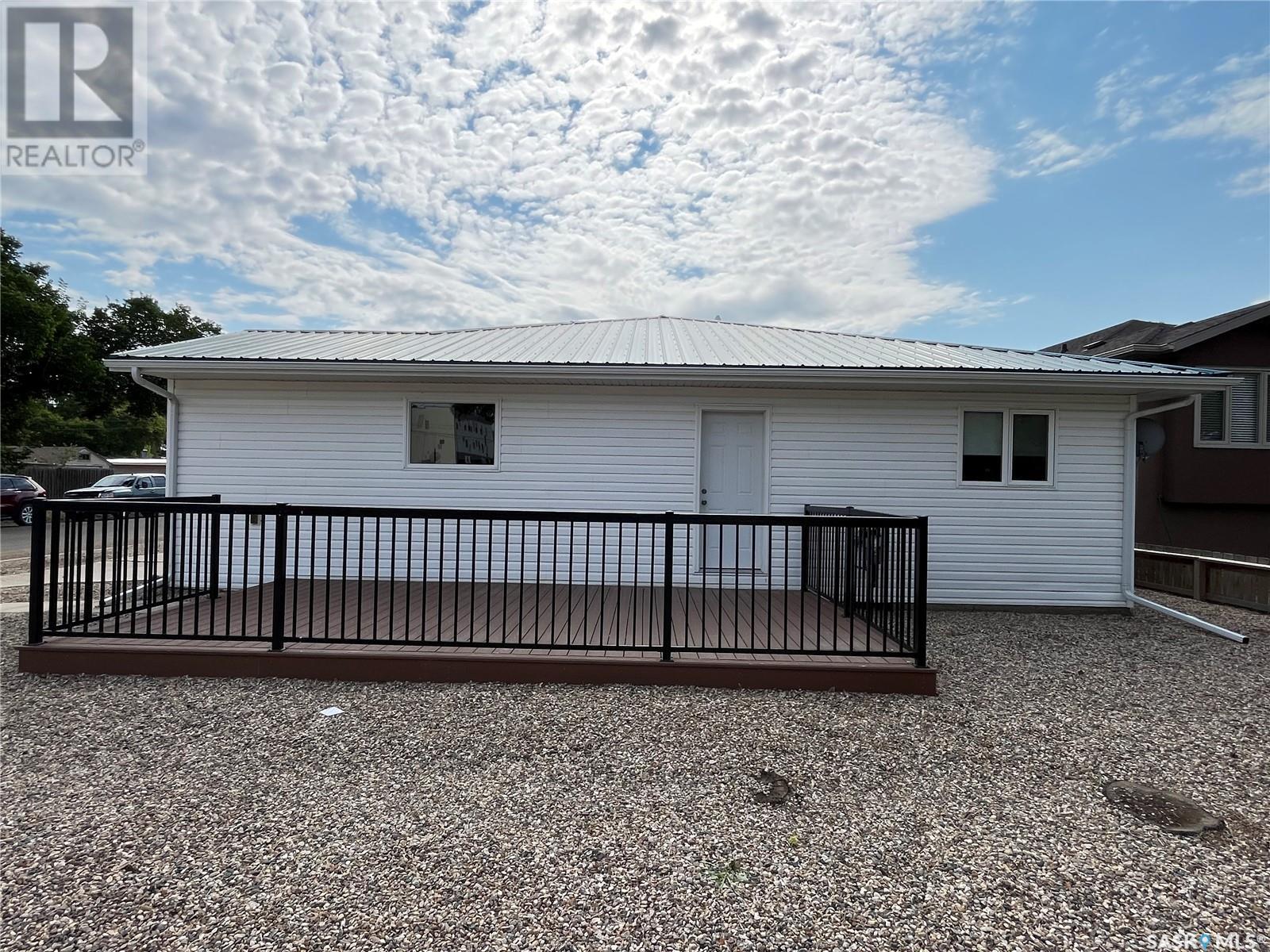 701 1St Avenue, Maple Creek, SK - Outdoor