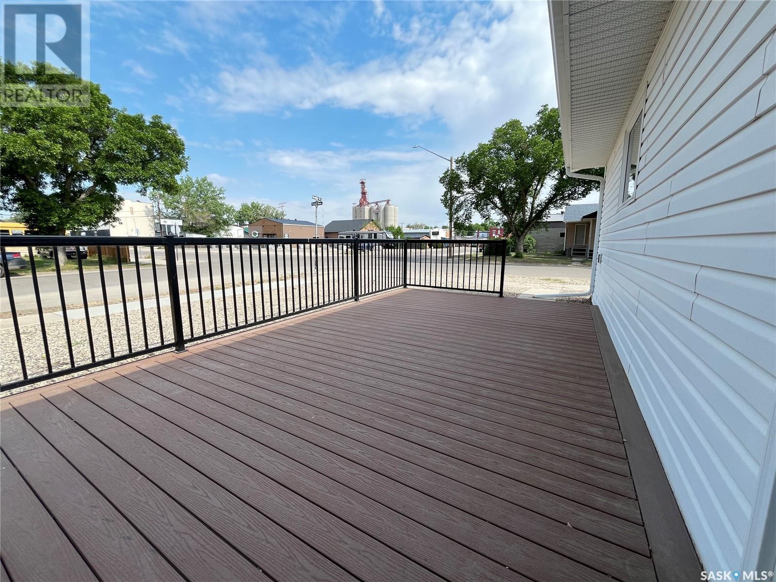 701 1St Avenue, Maple Creek, SK - Outdoor With Exterior