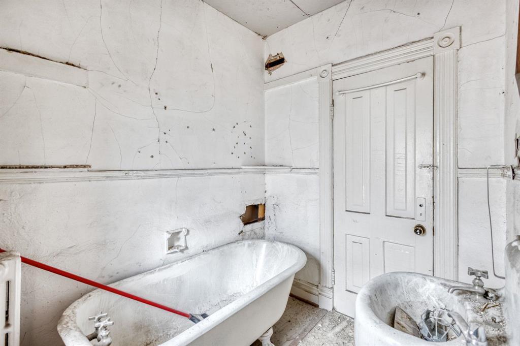 368 Redwood Avenue, Winnipeg, MB - Indoor Photo Showing Bathroom