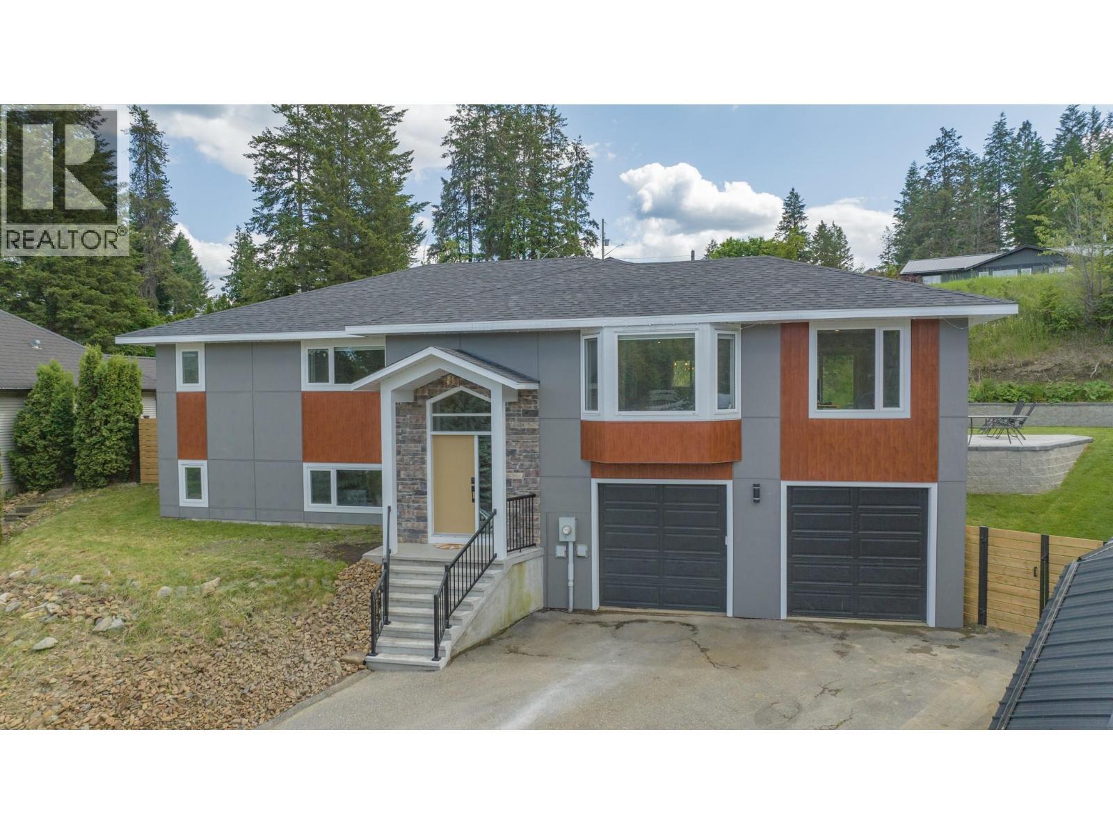 2224 Linea Crescent, Lumby, BC - Outdoor