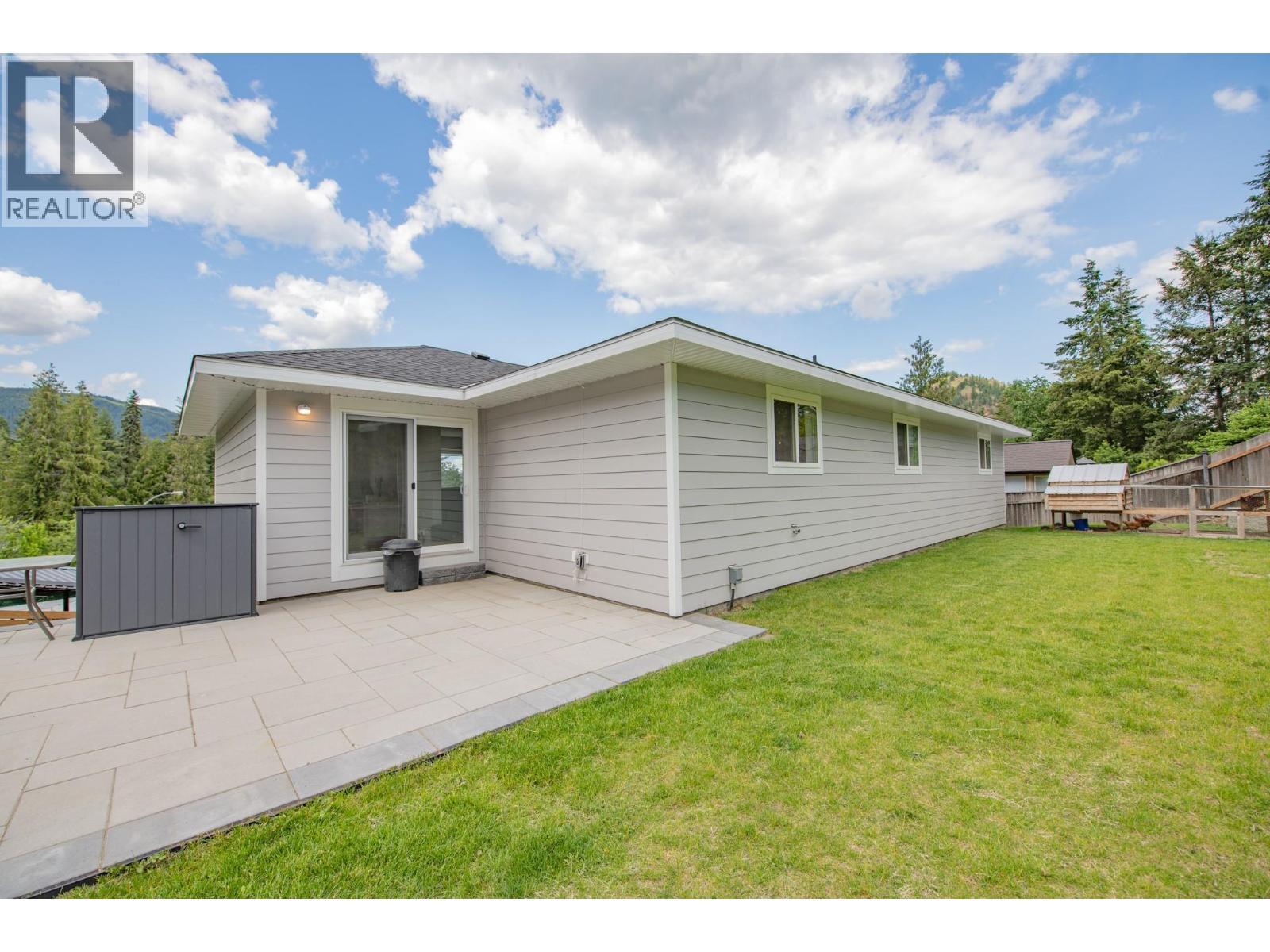 2224 Linea Crescent, Lumby, BC - Outdoor With Exterior