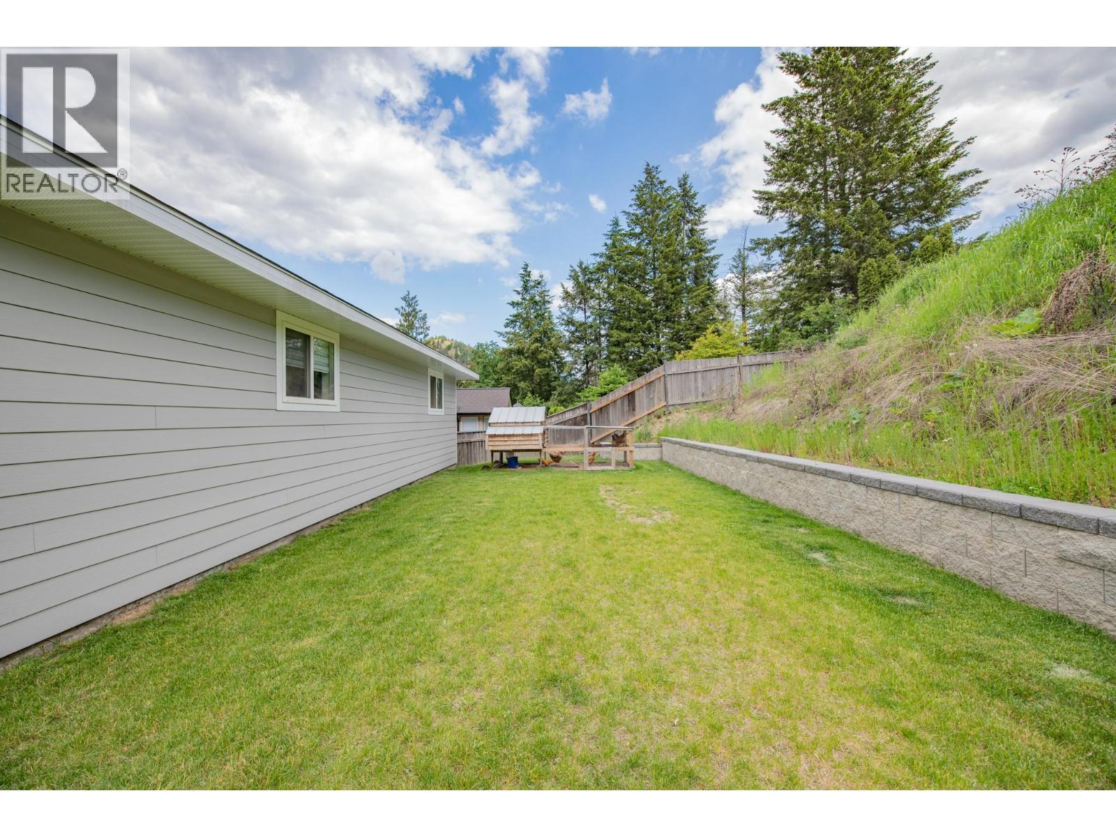 2224 Linea Crescent, Lumby, BC - Outdoor