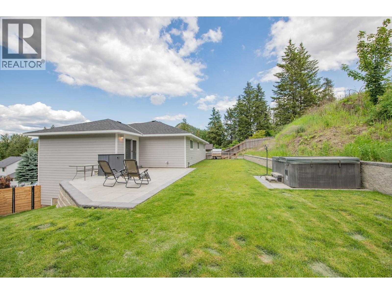 Plenty of space to play and entertain. - 2224 Linea Crescent, Lumby, BC - Outdoor With Deck Patio Veranda