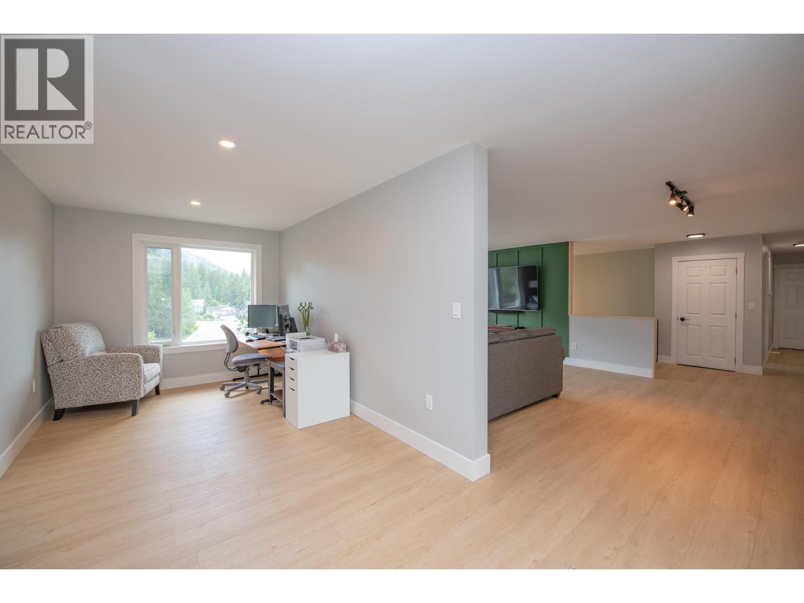 Open floor plan - 2224 Linea Crescent, Lumby, BC - Indoor