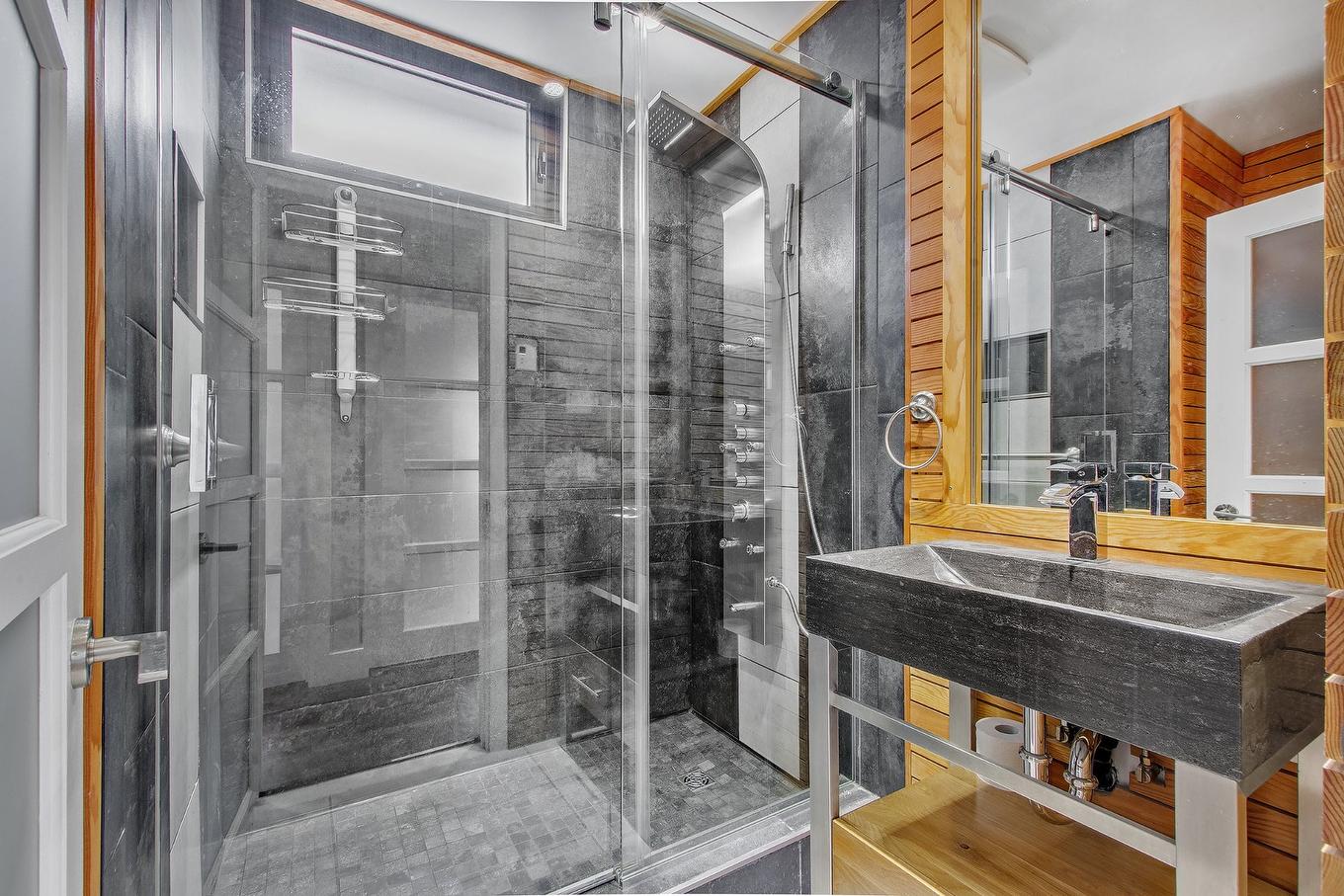 Salle de bains - 3870 Boul. Lévesque E., Laval (Duvernay), QC - Indoor Photo Showing Bathroom