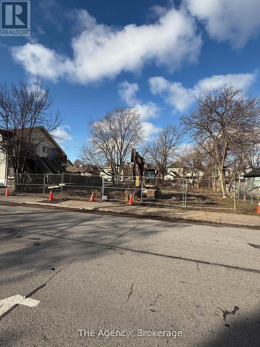 23 Raymond Street, St. Catharines (Downtown), ON