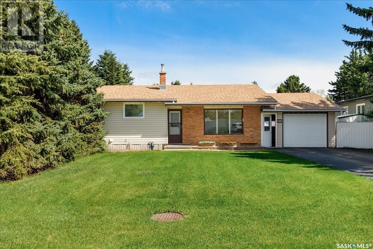 109 Charles Crescent, Balcarres, SK - Outdoor