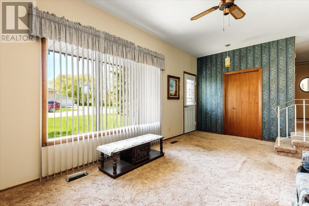 109 Charles Crescent, Balcarres, SK - Indoor Photo Showing Other Room