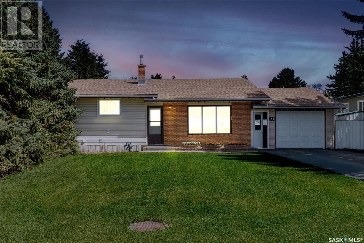 109 Charles Crescent, Balcarres, SK - Outdoor