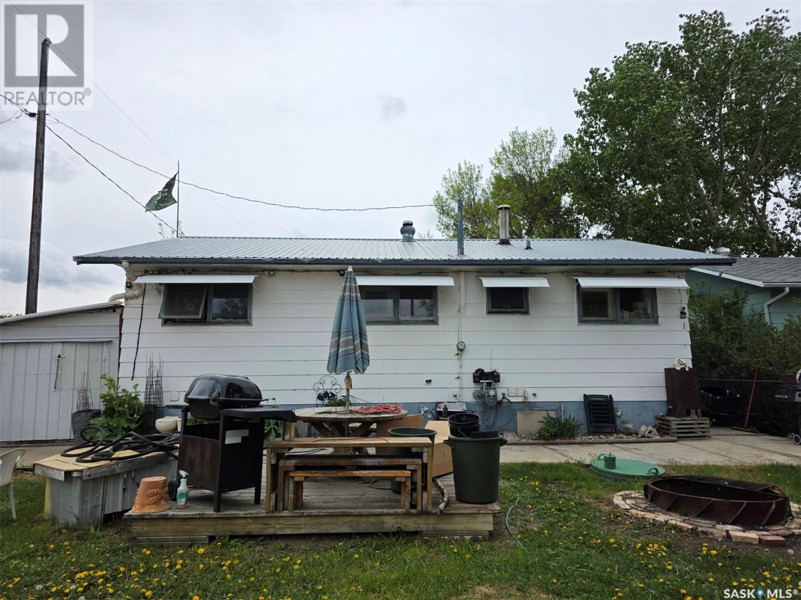 11 Keeler Street, Waldeck, SK - Outdoor
