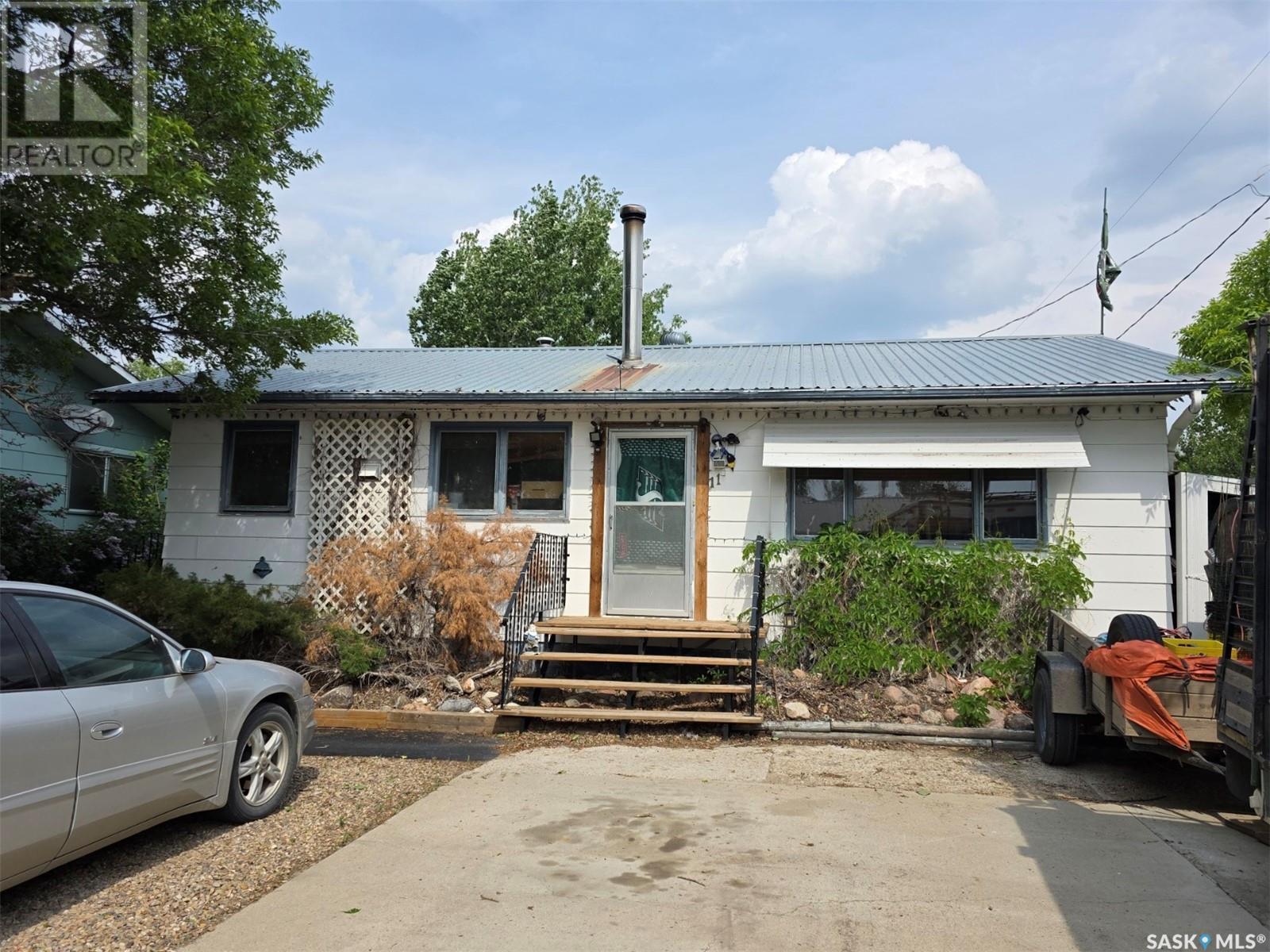 11 Keeler Street, Waldeck, SK - Outdoor