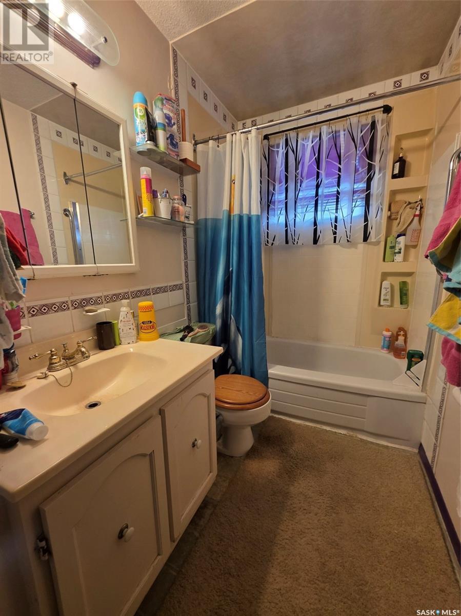 11 Keeler Street, Waldeck, SK - Indoor Photo Showing Bathroom