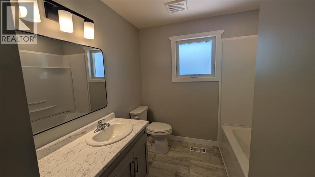 2761 Oil Heritage Road Unit# 20, Oil Springs, ON - Indoor Photo Showing Bathroom