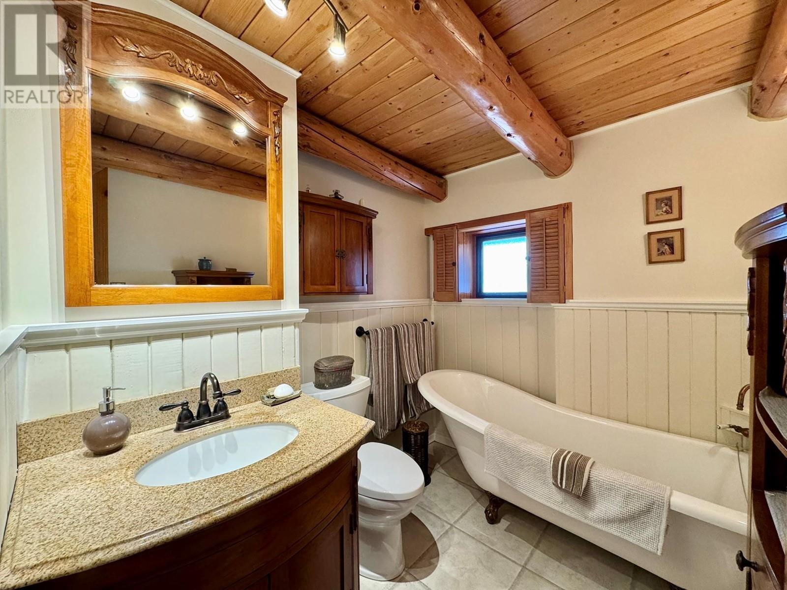 1273 Chasm Road, Clinton, BC - Indoor Photo Showing Bathroom