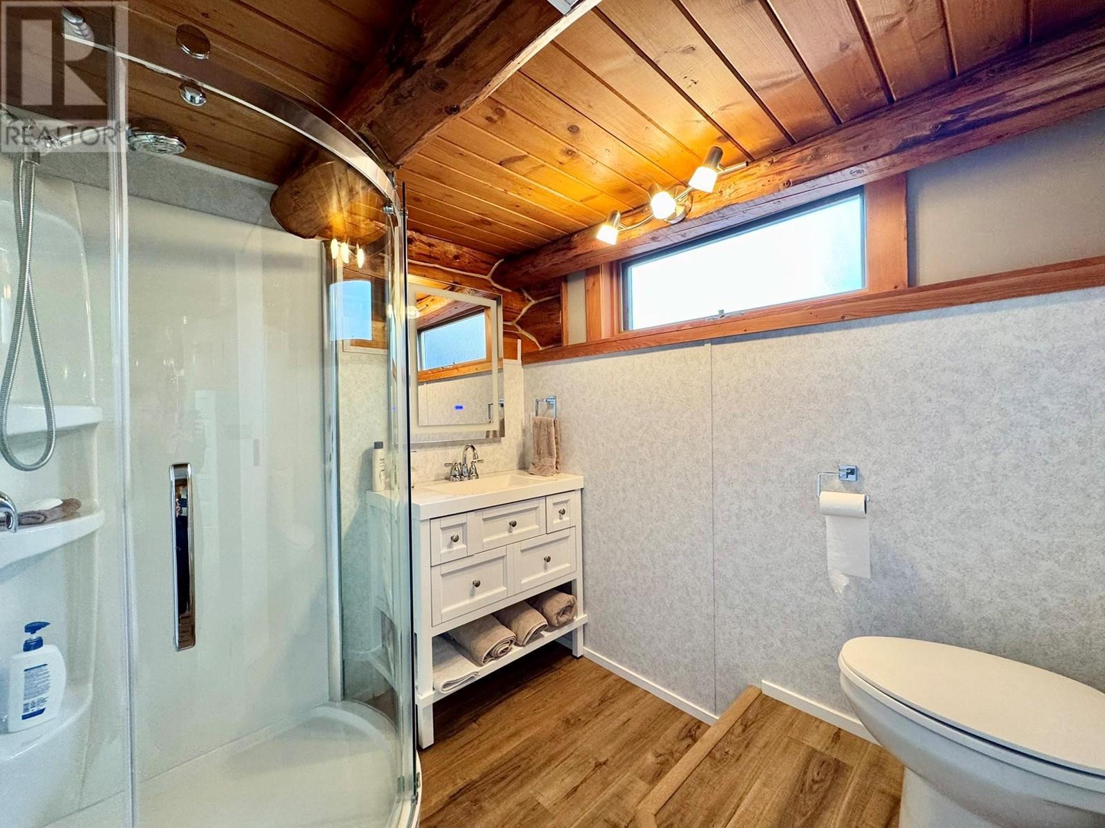 1273 Chasm Road, Clinton, BC - Indoor Photo Showing Bathroom