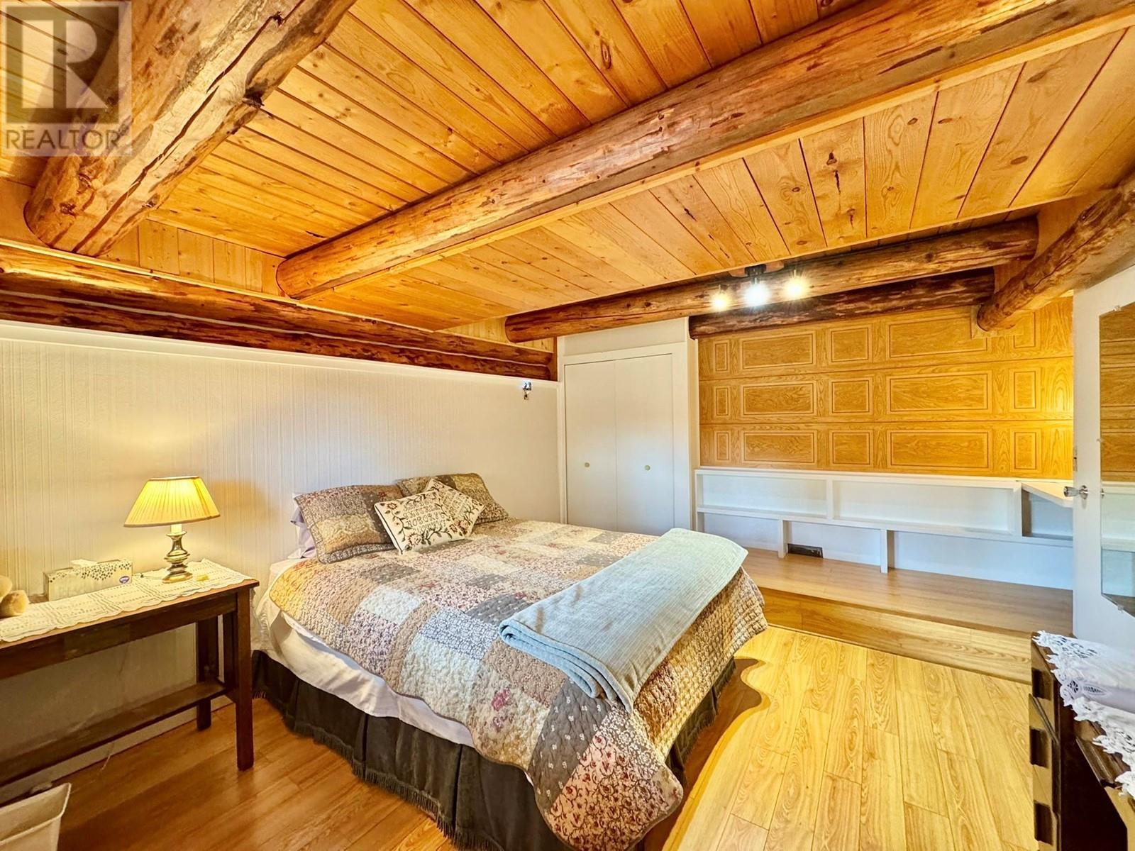 1273 Chasm Road, Clinton, BC - Indoor Photo Showing Bedroom