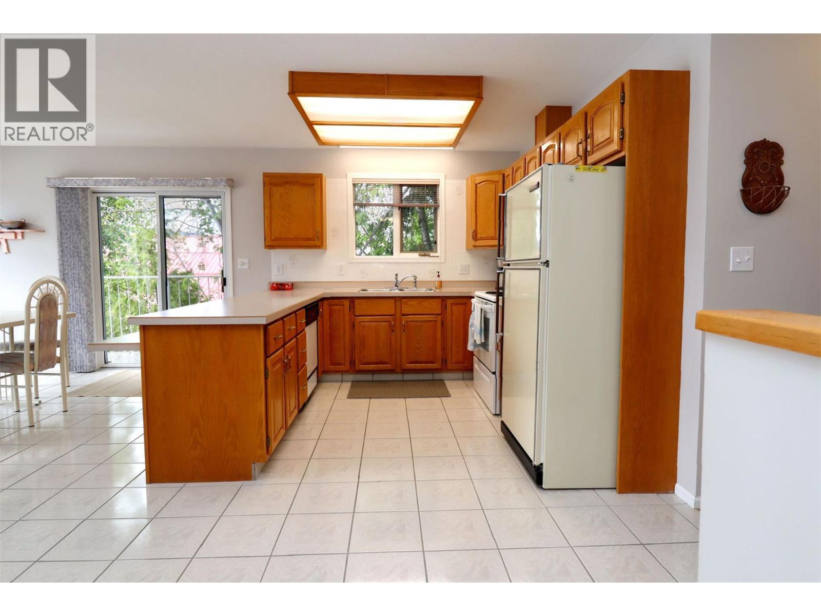 8298 Squilax Anglemont Road, Anglemont, BC - Indoor Photo Showing Kitchen
