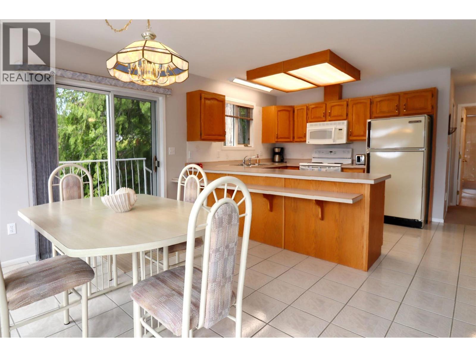 8298 Squilax Anglemont Road, Anglemont, BC - Indoor Photo Showing Dining Room
