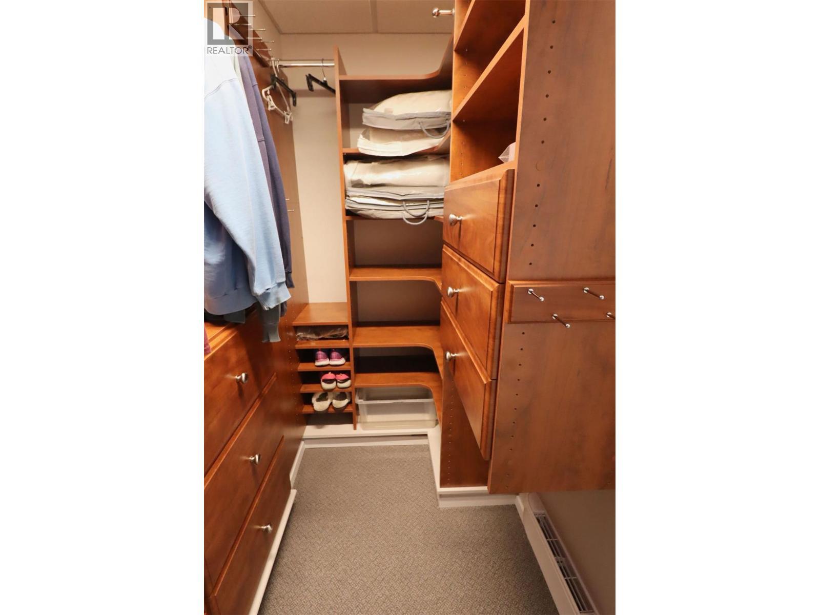 8298 Squilax Anglemont Road, Anglemont, BC - Indoor Photo Showing Other Room