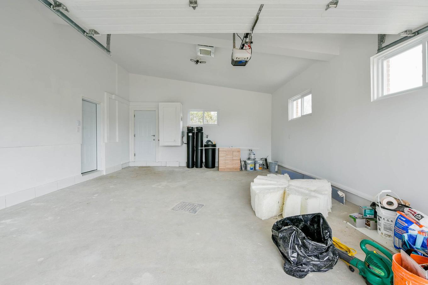 Garage - 11291 Route Arthur-Sauvé, Mirabel, QC - Indoor Photo Showing Garage