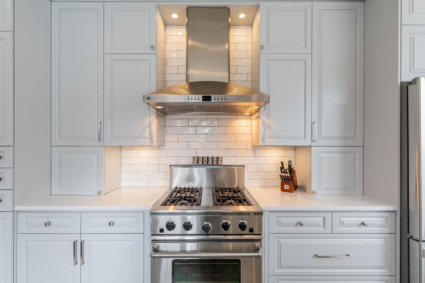 Cuisine - 1006 Rue Arthur-Dumouchel, Boucherville, QC - Indoor Photo Showing Kitchen With Upgraded Kitchen