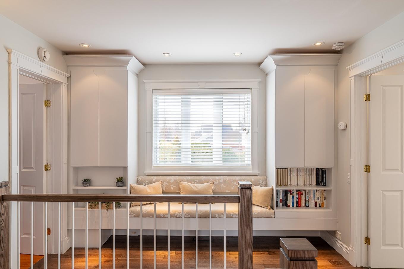 Boudoir - 1006 Rue Arthur-Dumouchel, Boucherville, QC - Indoor