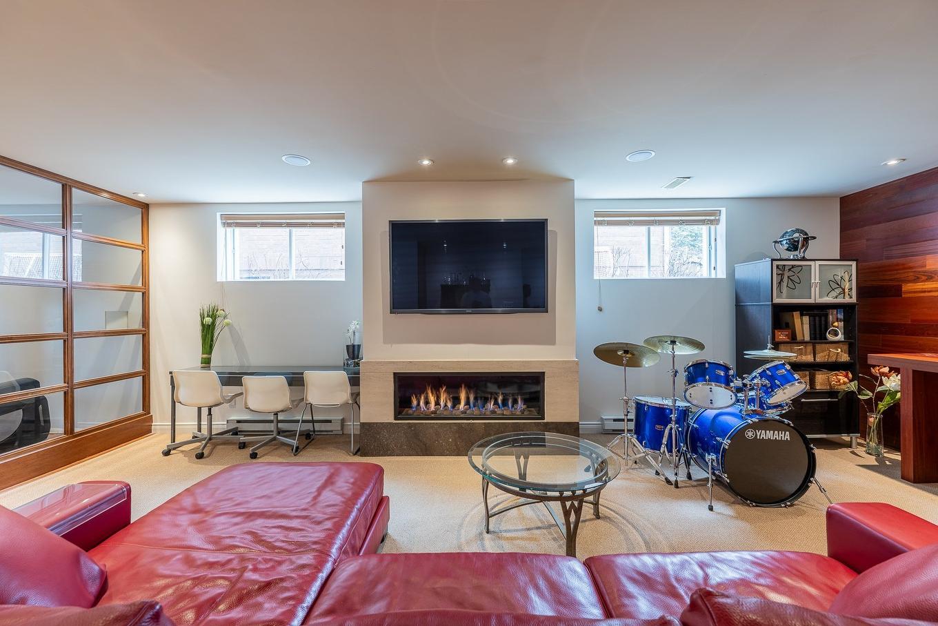 Salle familiale - 1006 Rue Arthur-Dumouchel, Boucherville, QC - Indoor Photo Showing Living Room With Fireplace