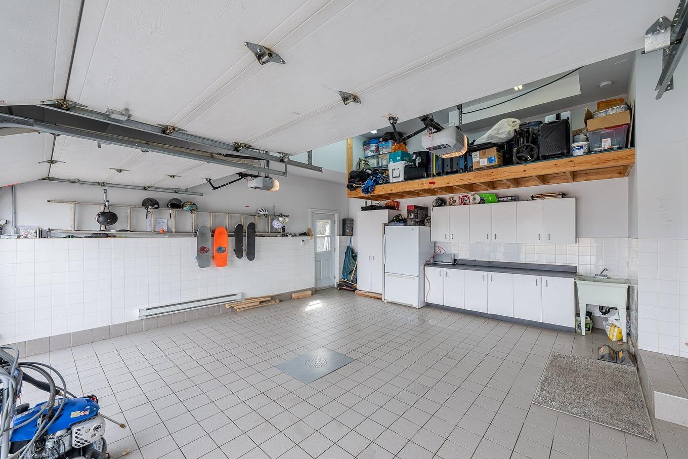 Garage - 1006 Rue Arthur-Dumouchel, Boucherville, QC - Indoor Photo Showing Garage