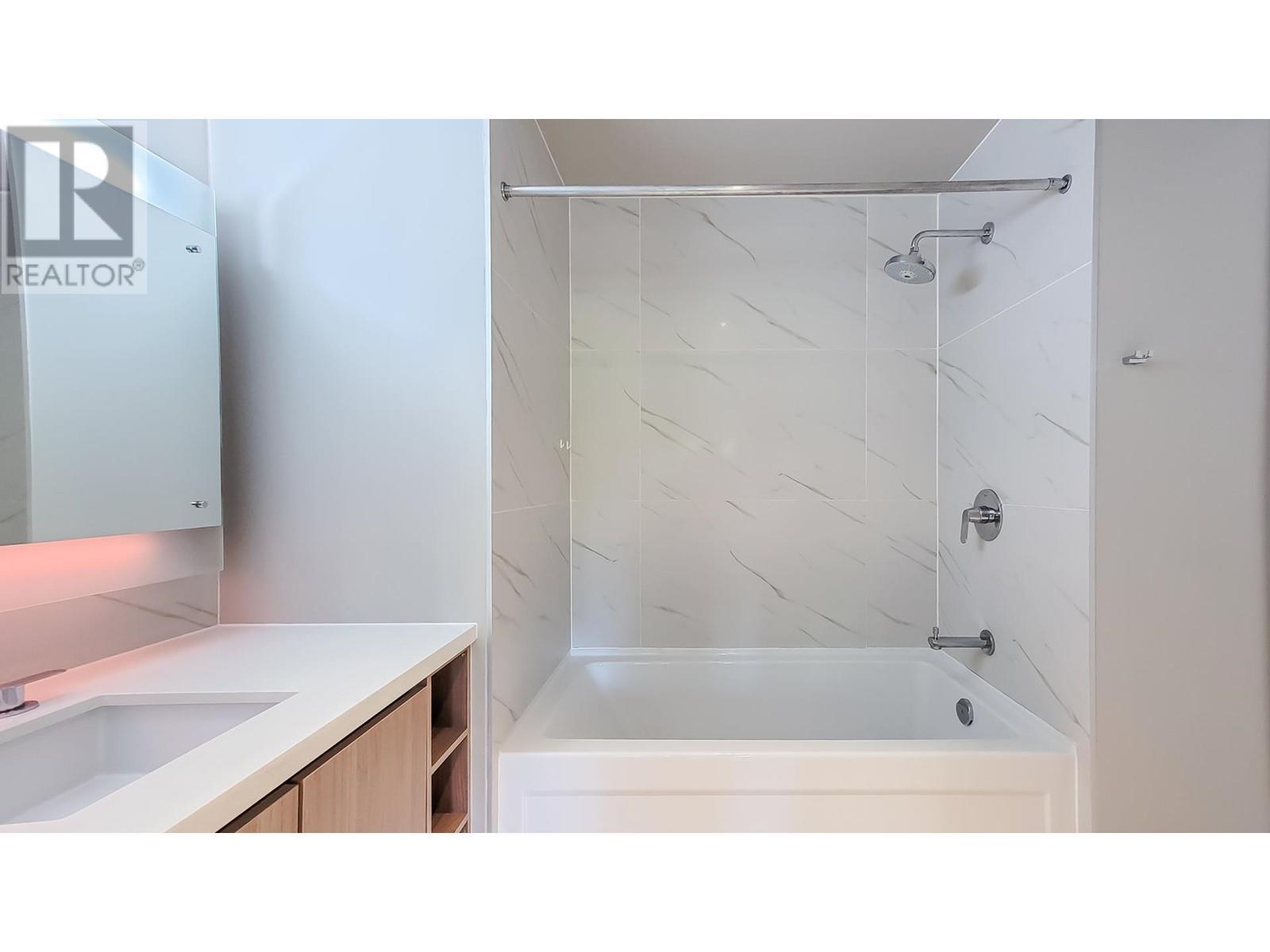 9333-9388 Tomicki Ave & Odlin Road, Richmond, BC - Indoor Photo Showing Bathroom