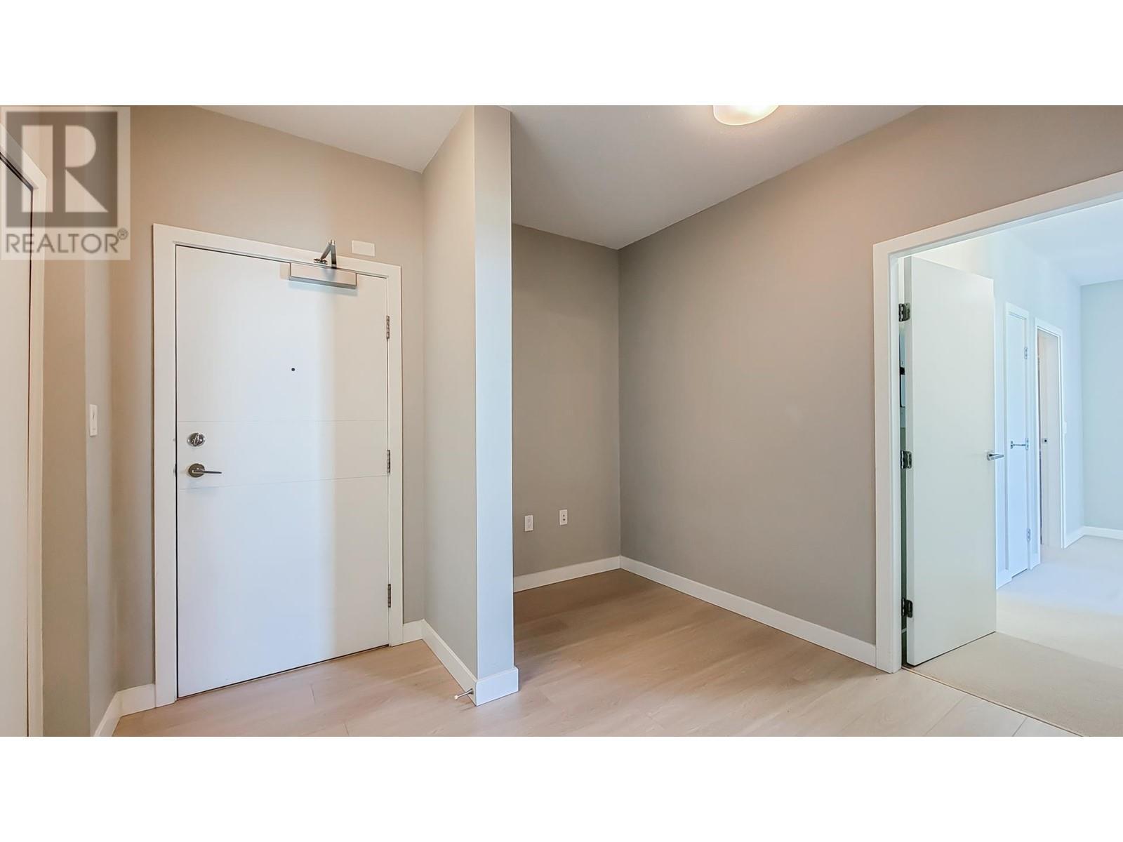 9333-9388 Tomicki Ave & Odlin Road, Richmond, BC - Indoor Photo Showing Other Room