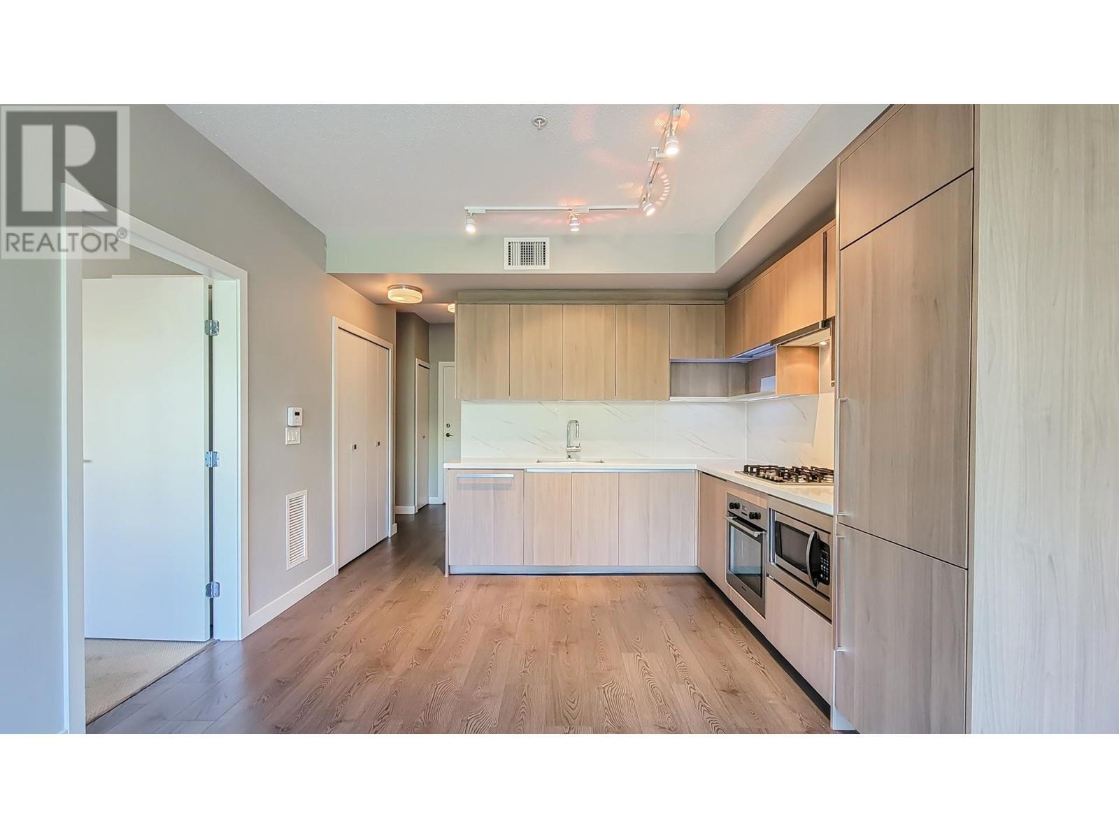 9333-9388 Tomicki Ave & Odlin Road, Richmond, BC - Indoor Photo Showing Kitchen