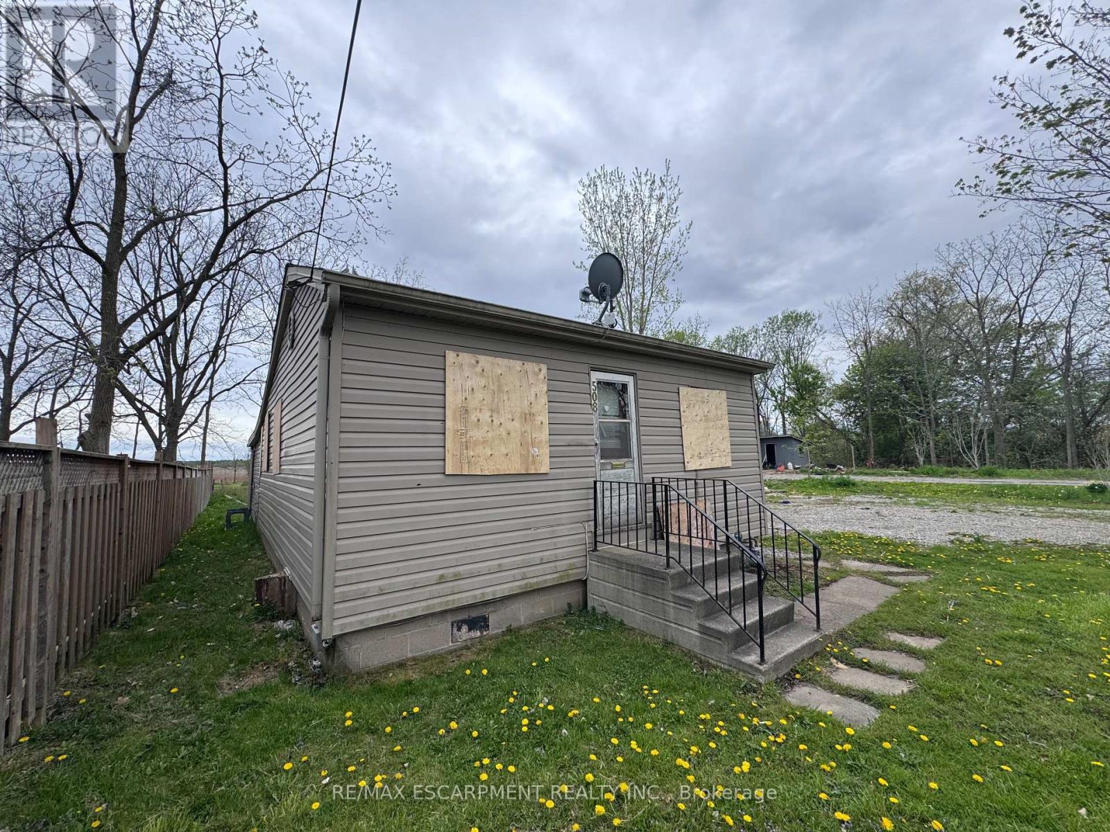 508 Main Street E, Haldimand, ON - Outdoor